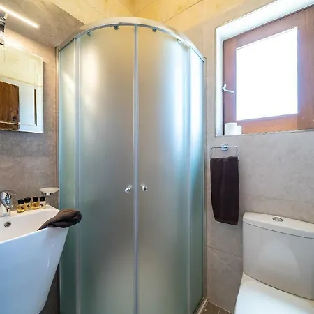 Hébergement de vacances Id-dwerja - A Four Bedroom With Infinity Pool & Views