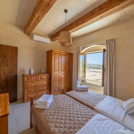 Id-dwerja - A Four Bedroom With Infinity Pool & Views Feriehus *